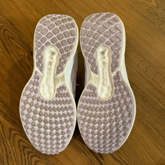Women’s Nike Winflow 11, size 8.5 - Picture 3 of 8